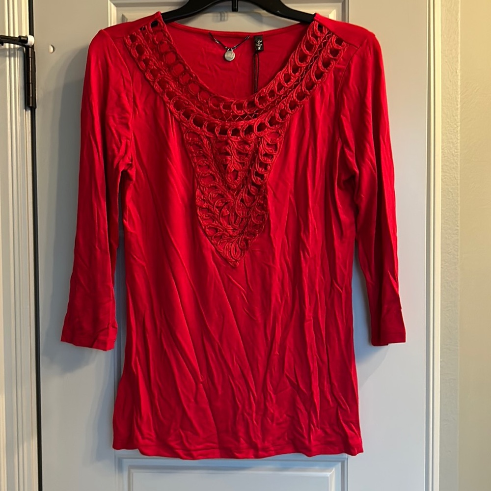Buckle women’s red shirt